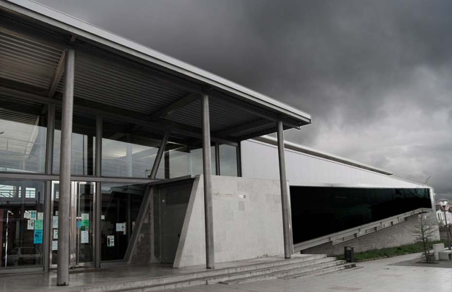 arquitectura-edificio-publico-polideportivo-el-berron-siero-asturias-juan-roces-arquitectos-1